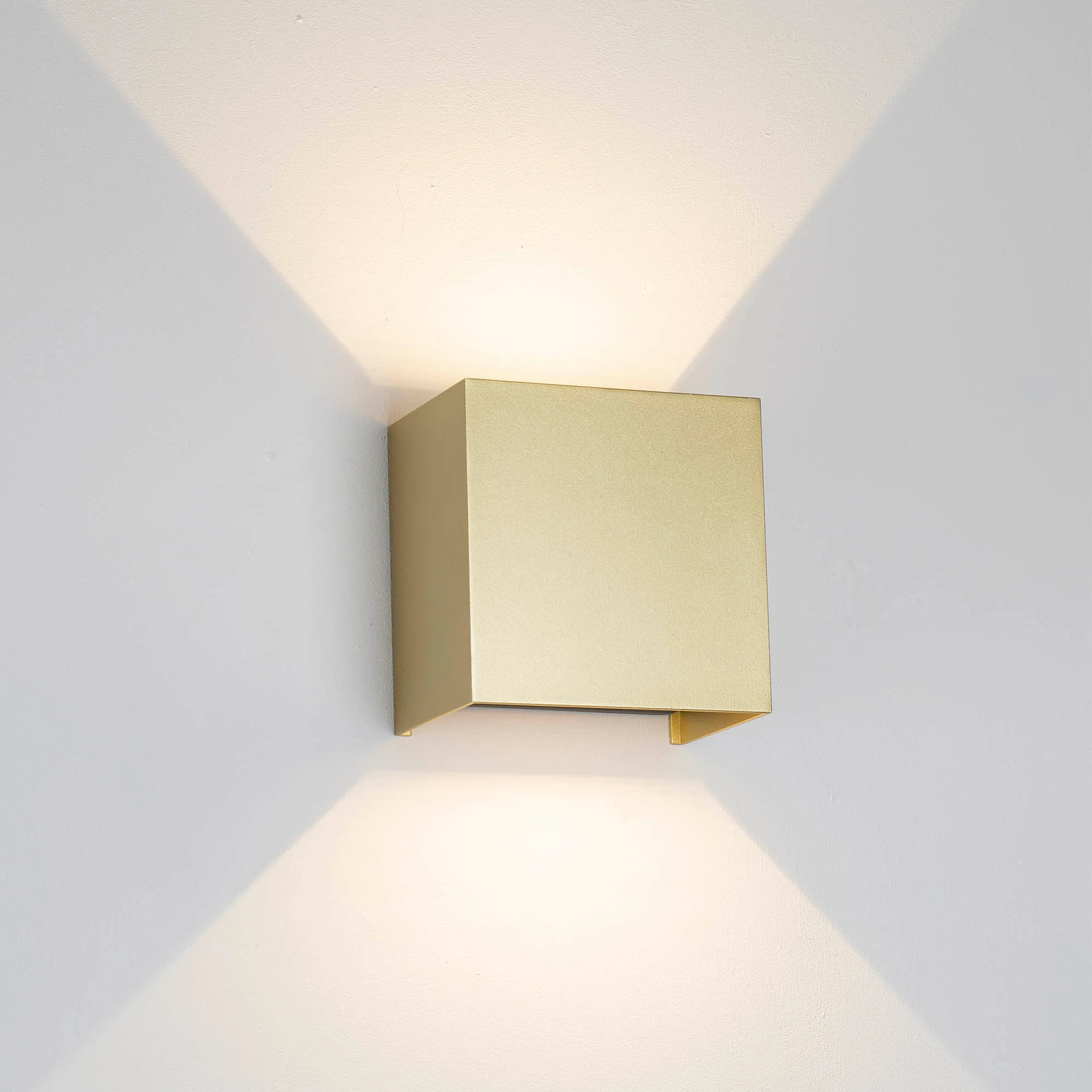 Настенный светильник Mantra Davos 9228