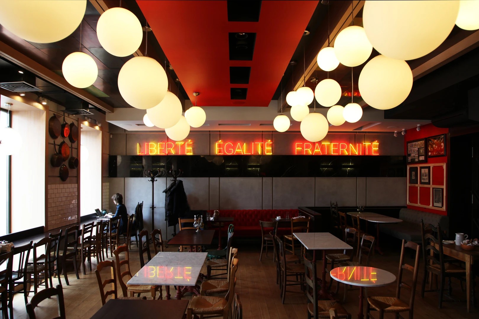 БИСТРО “LE MOUJIK"