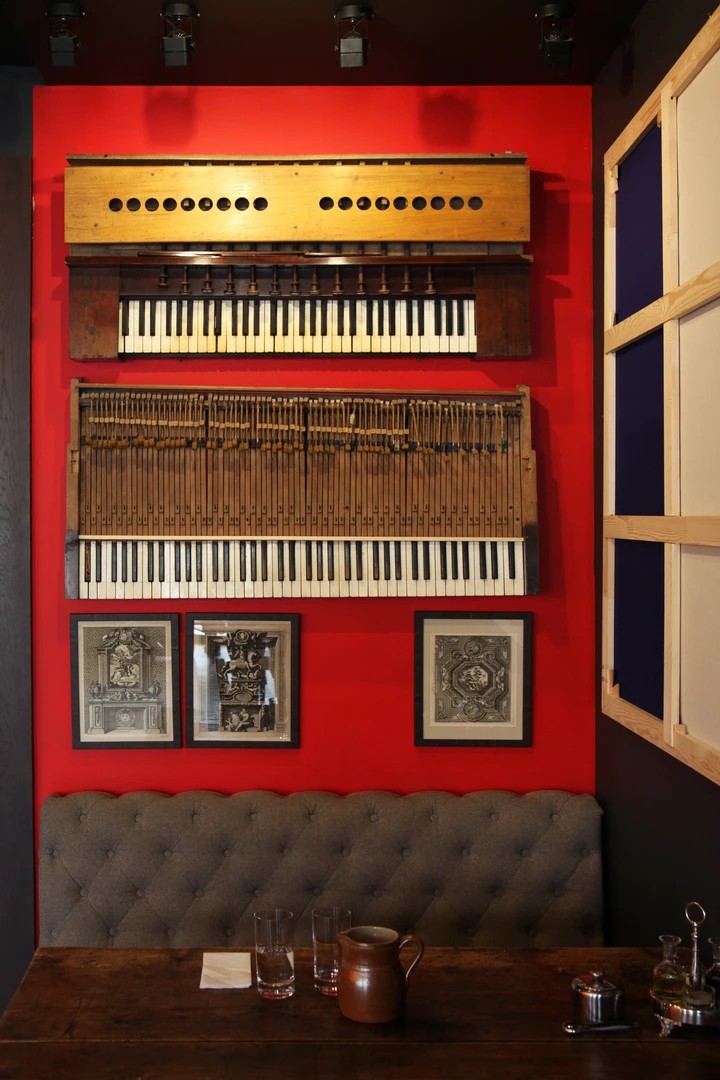 БИСТРО “LE MOUJIK"