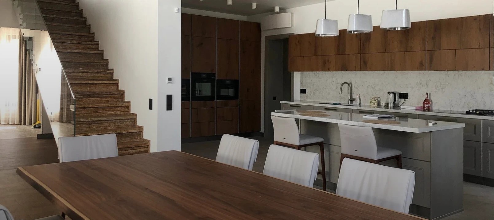 Дом с 3 спальнями и баня в современном стиле