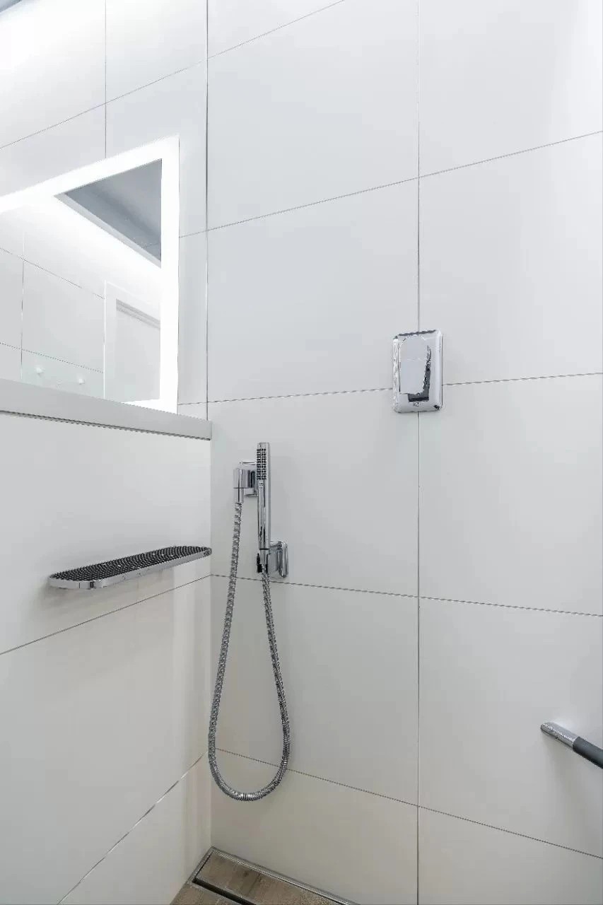 ДИЗАЙН-ПРОЕКТ ВАННОЙ В СВЕТЛЫХ ОТТЕНКАХ