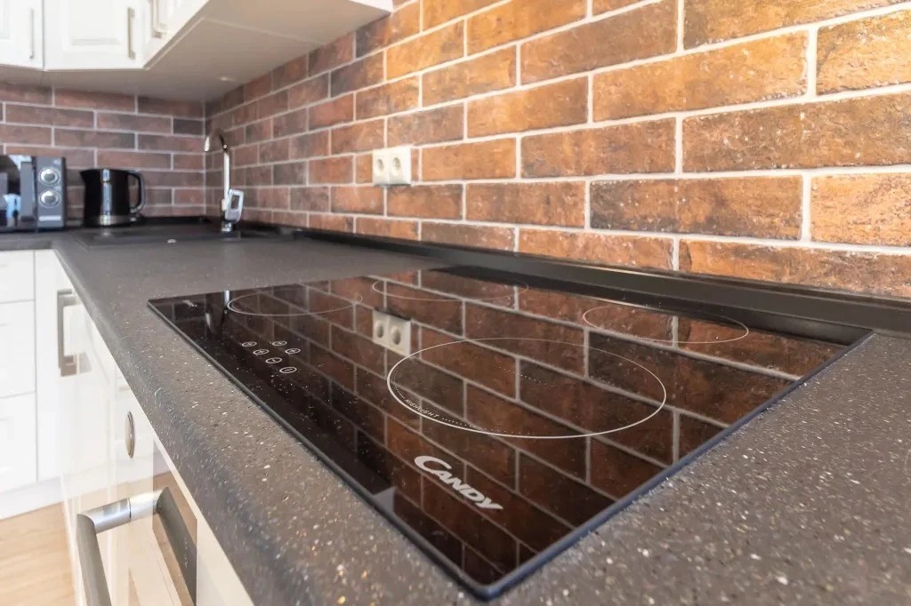 Дизайнерский ремонт 2-к квартиры на Морском проспекте