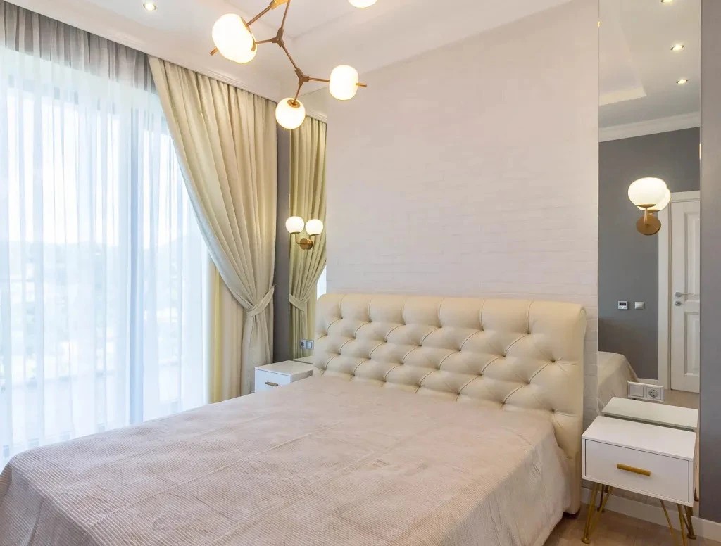 Дизайнерский ремонт 2-к квартиры на Морском проспекте