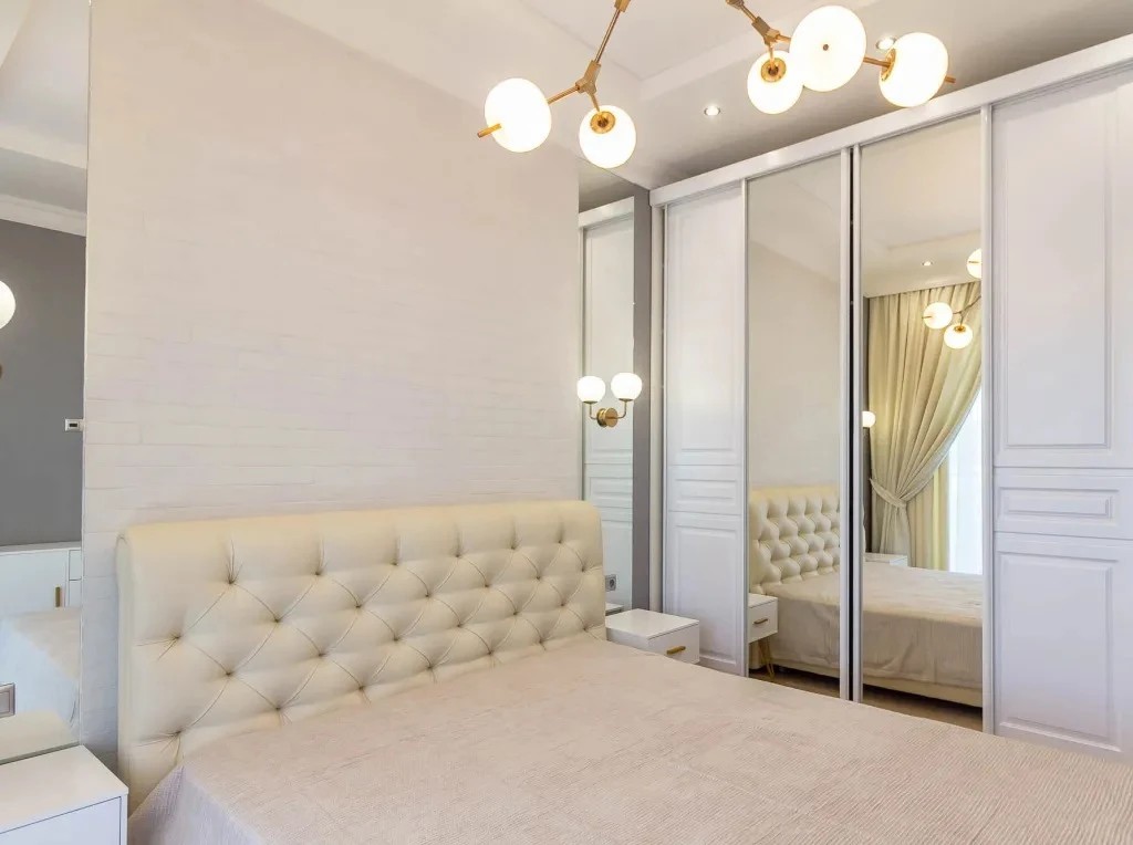 Дизайнерский ремонт 2-к квартиры на Морском проспекте