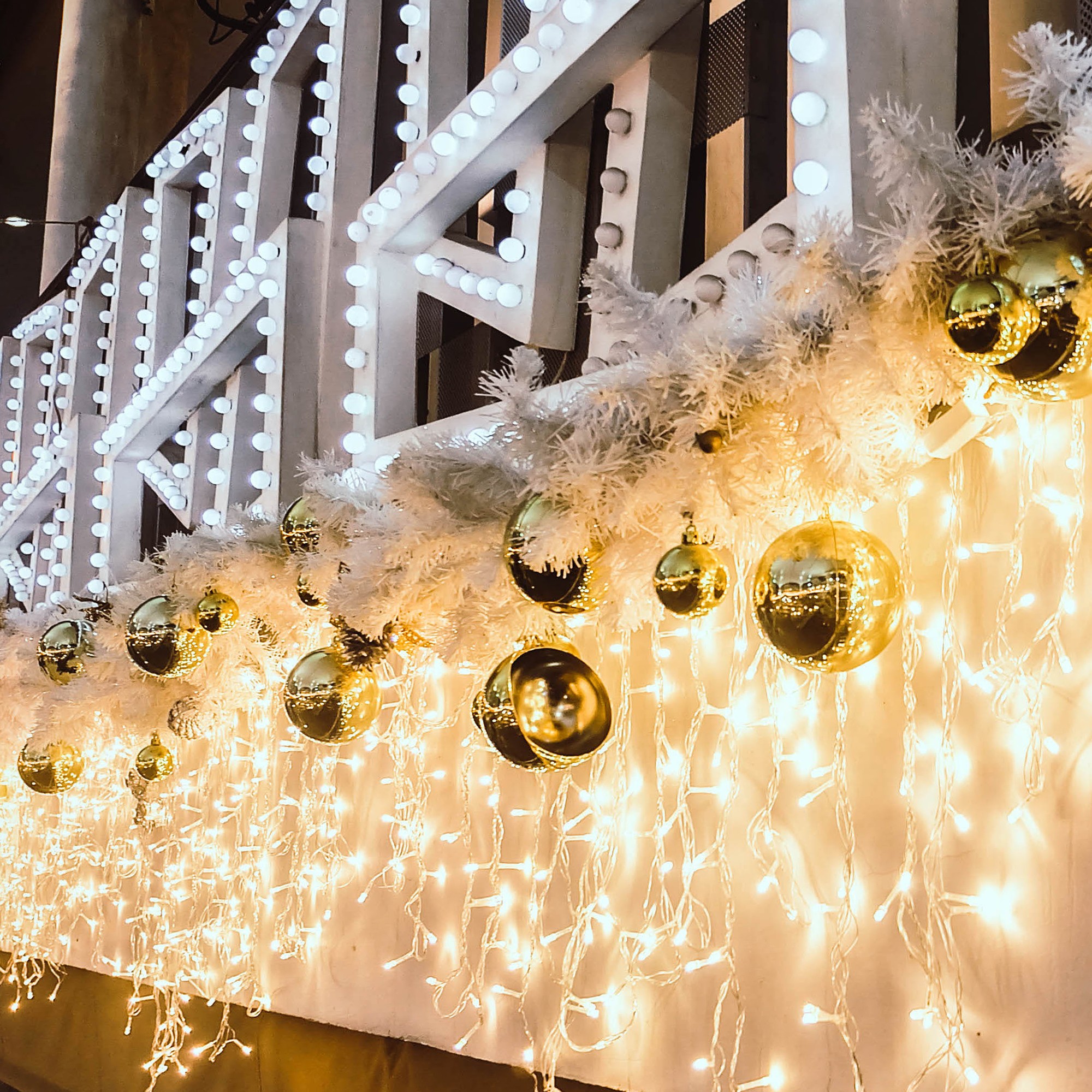 Гирлянда-дождь Eurosvet 100-001 белый 1,8*0,6м IP20