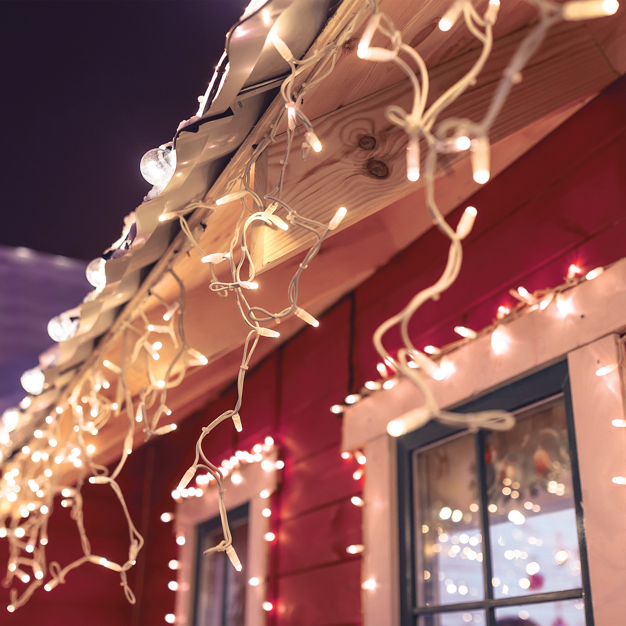 Гирлянда-дождь Eurosvet 100-101 100-101 белый с эффектом мерцания 3*0,6м IP65