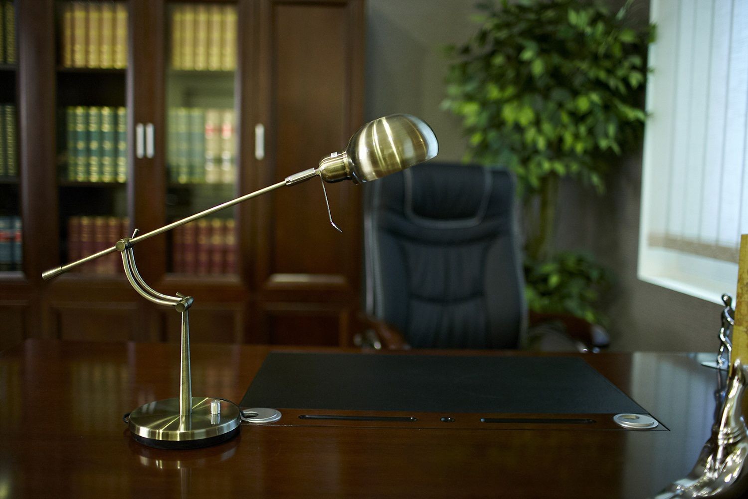 Офисная настольная лампа Lumina Deco Rolf LDT 5560-A MD