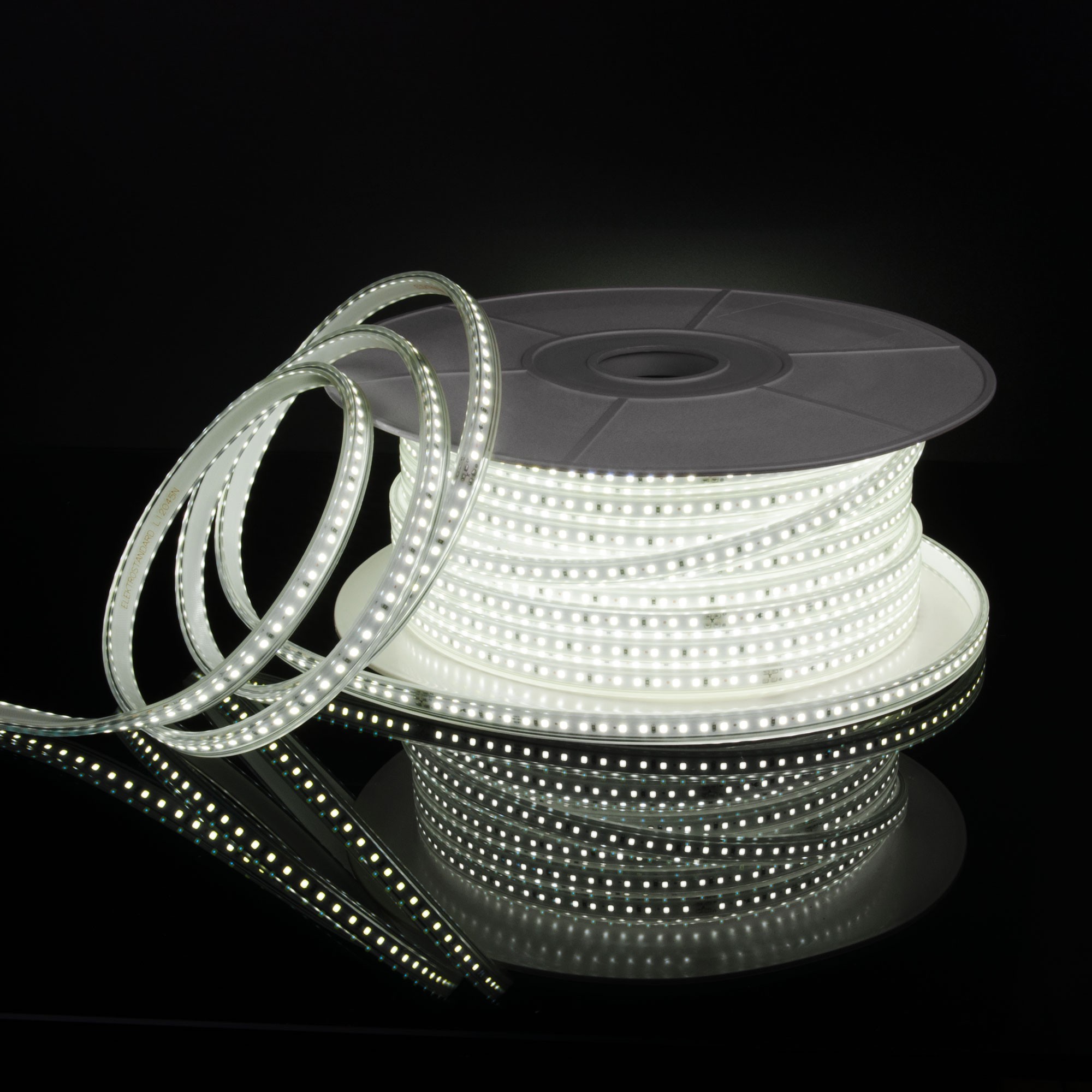 LED лента Elektrostandard LS015 220V Лента светодиодная 220V 14,4W 120Led 2835 IP65 6500 холодный белый, 50 м (LS015 220V) a053640