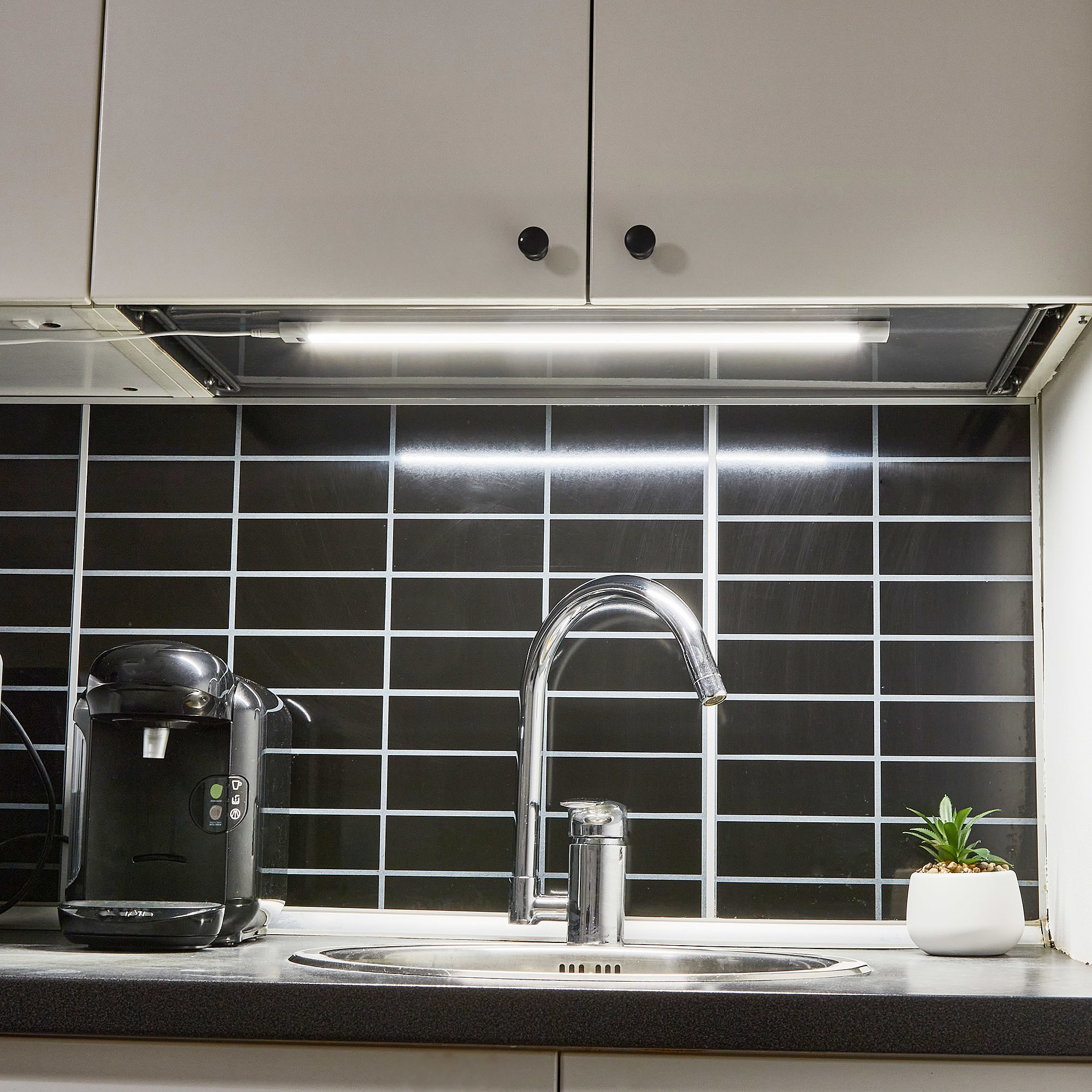 Мебельный светильник Uniel ULI-F47-8W/4500K/DIM SENSOR IP20 SILVER