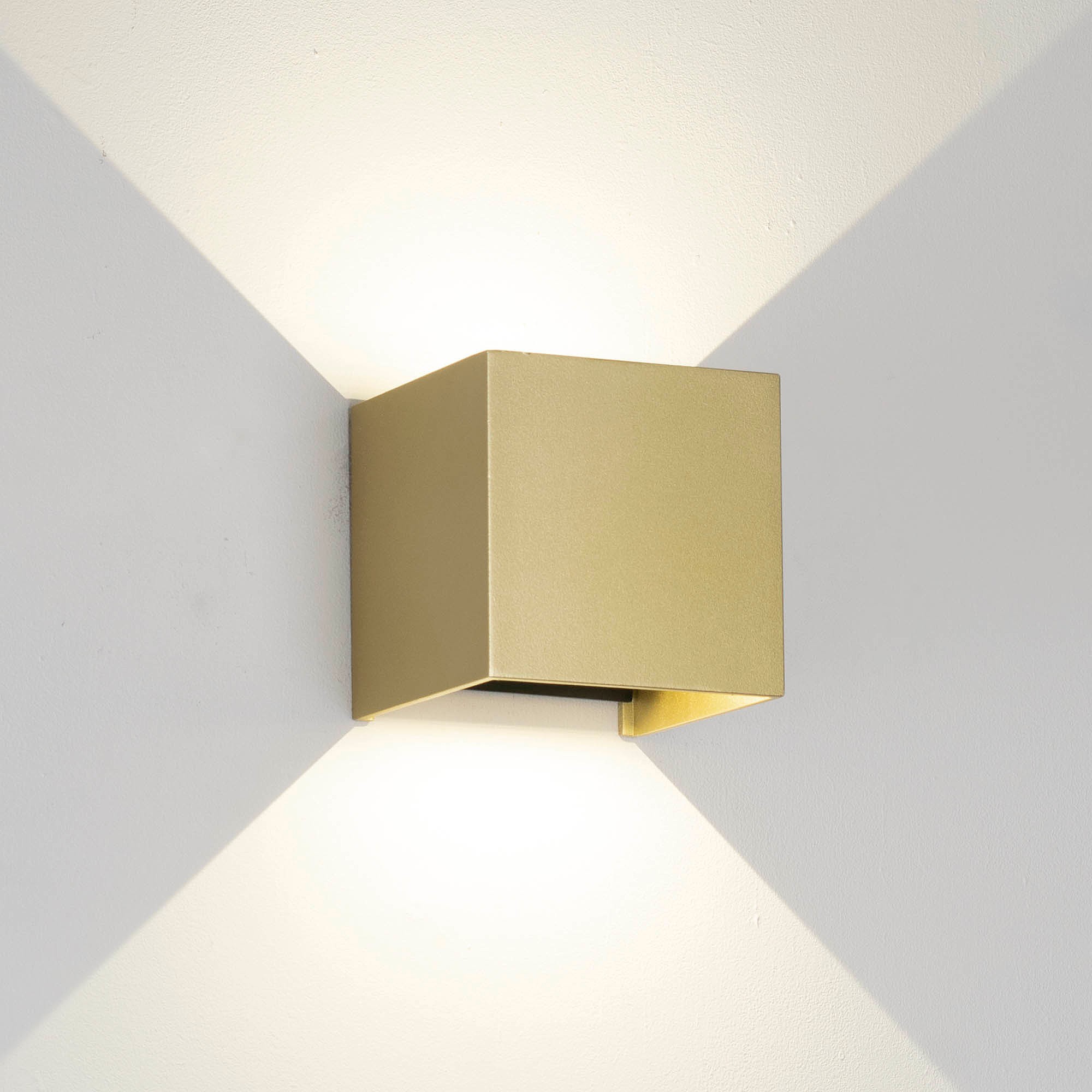 Настенный светильник Mantra Davos 9226