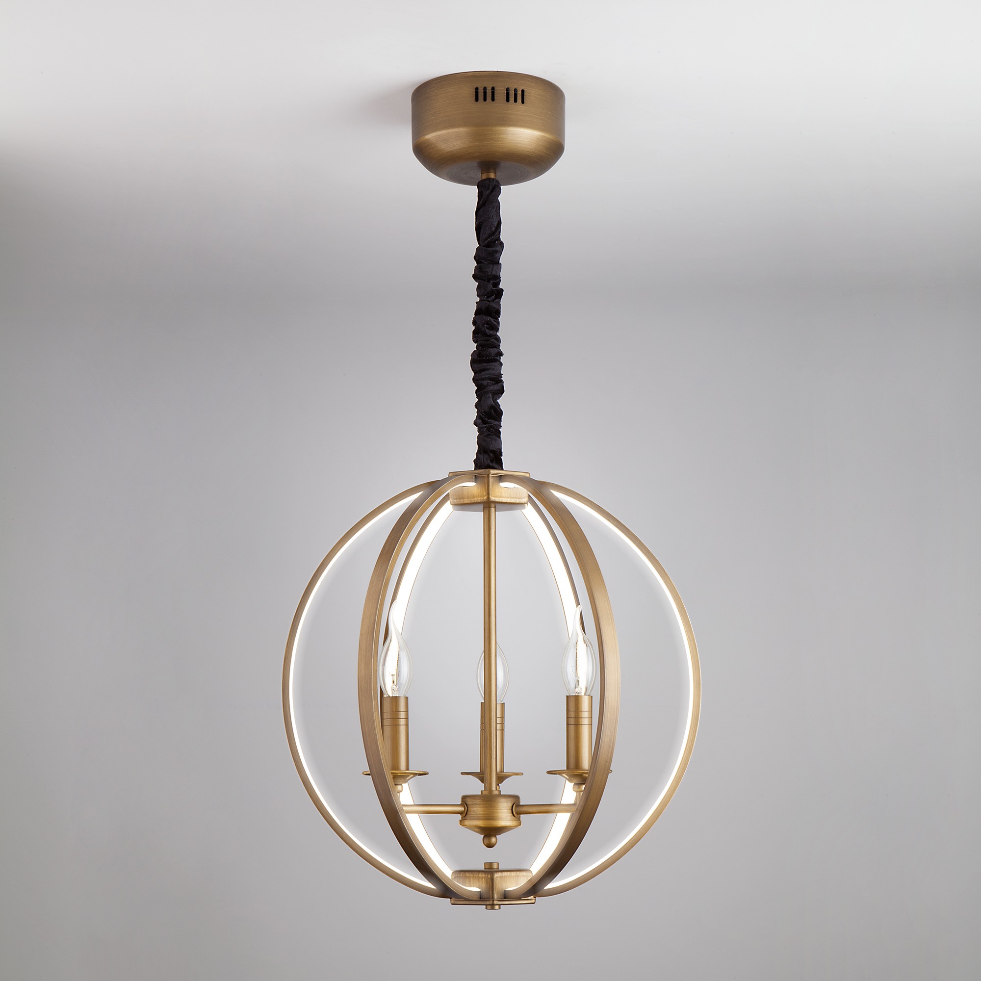 Подвесная люстра с пультом Atlas Bogates 424/3