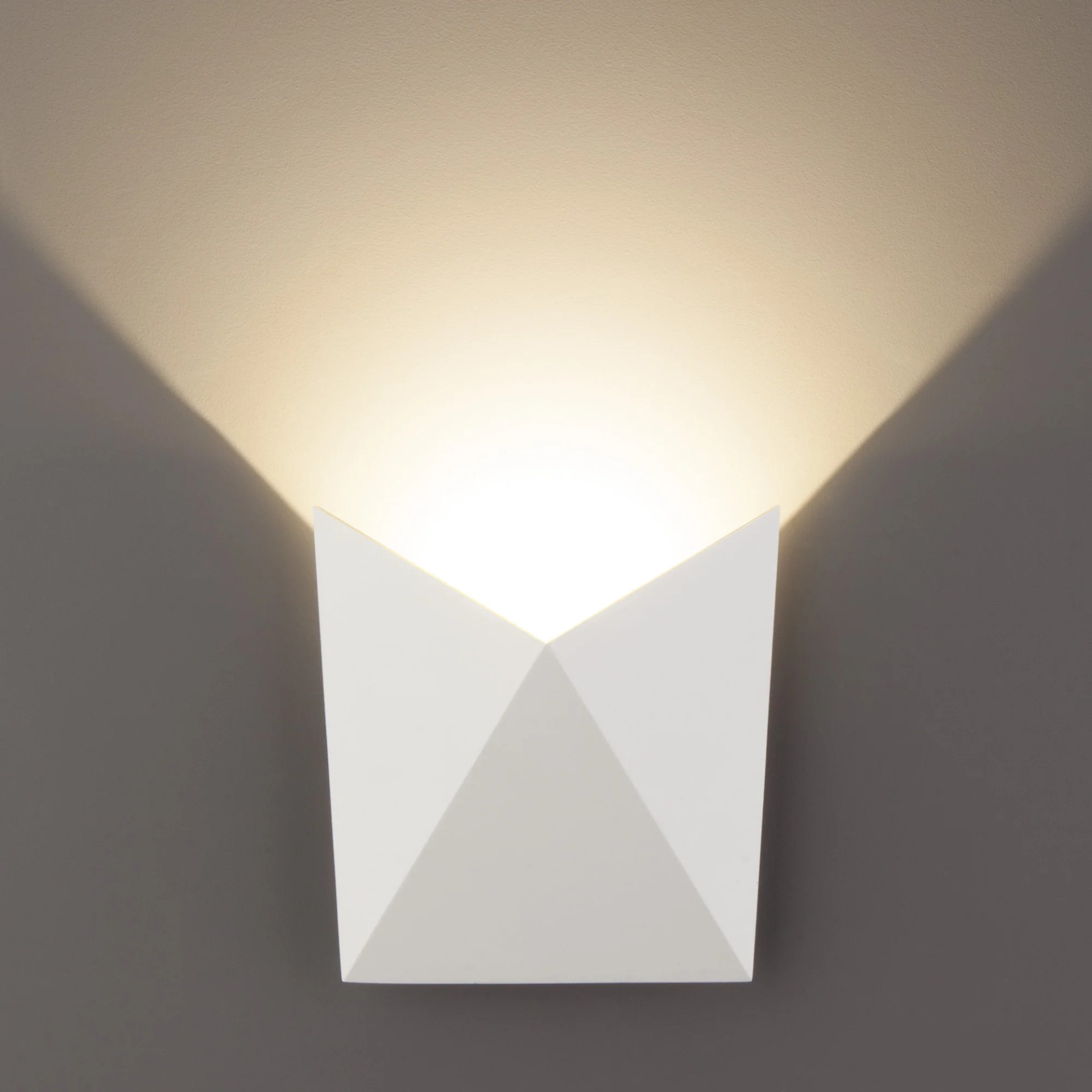 Уличный настенный светильник Elektrostandard 1517 1517 TECHNO LED BATTERFLY белый